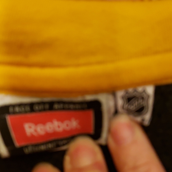 Boston Bruins boys XL sweatshirt - Picture 3 of 7